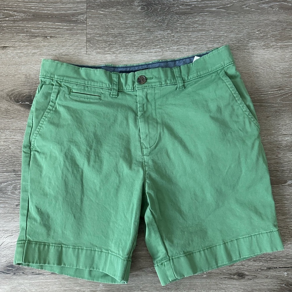 Tommy Hilfiger Green Flat-Front Chino Shorts